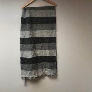 Lancioni Italian wool blend scarf gray & black